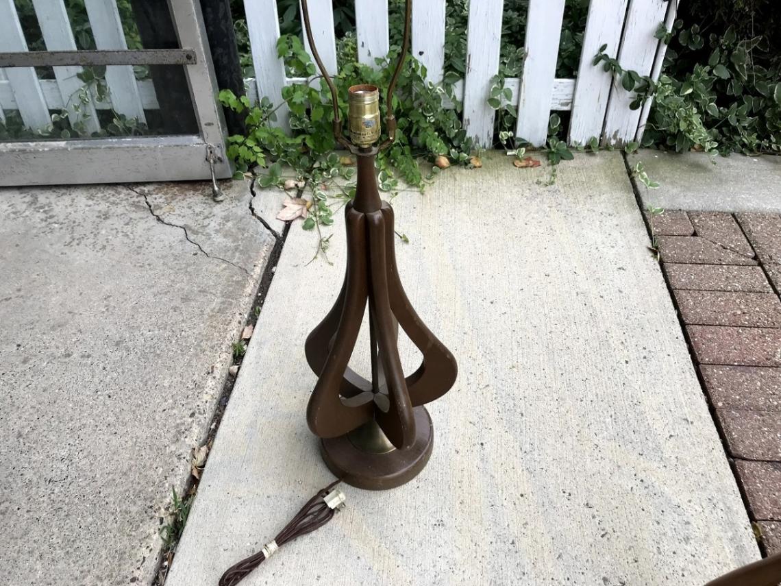 ウッドベーステーブルランプ