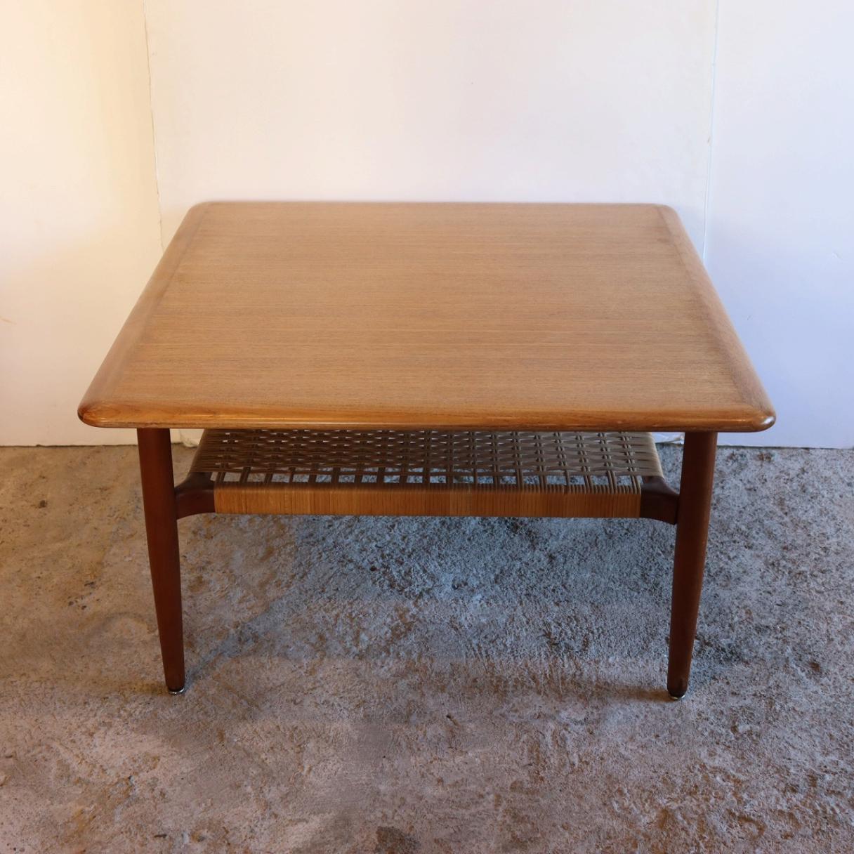 センターテーブル