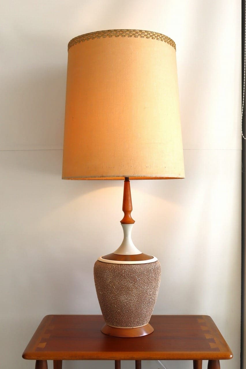 Quartite Creative社製ポタリーテーブルランプ