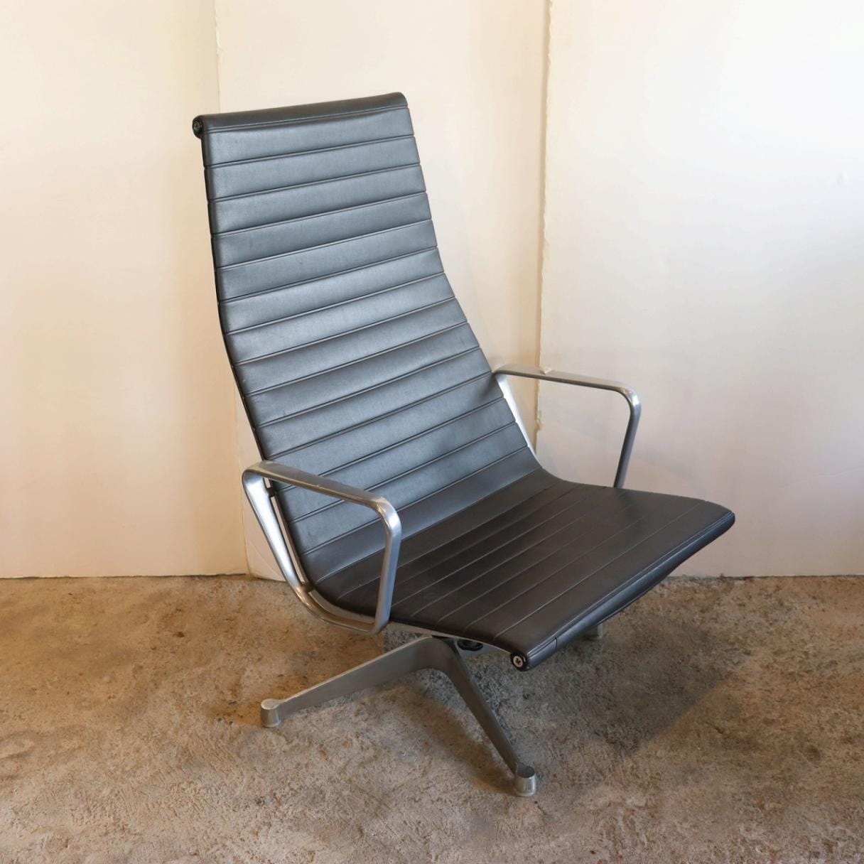 ラウンジチェア