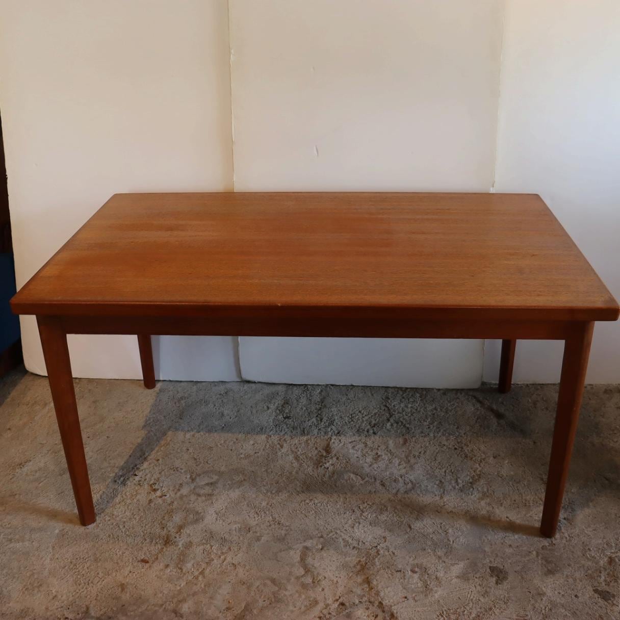 ダイニングテーブル