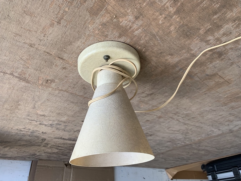 コーンテーブルランプ