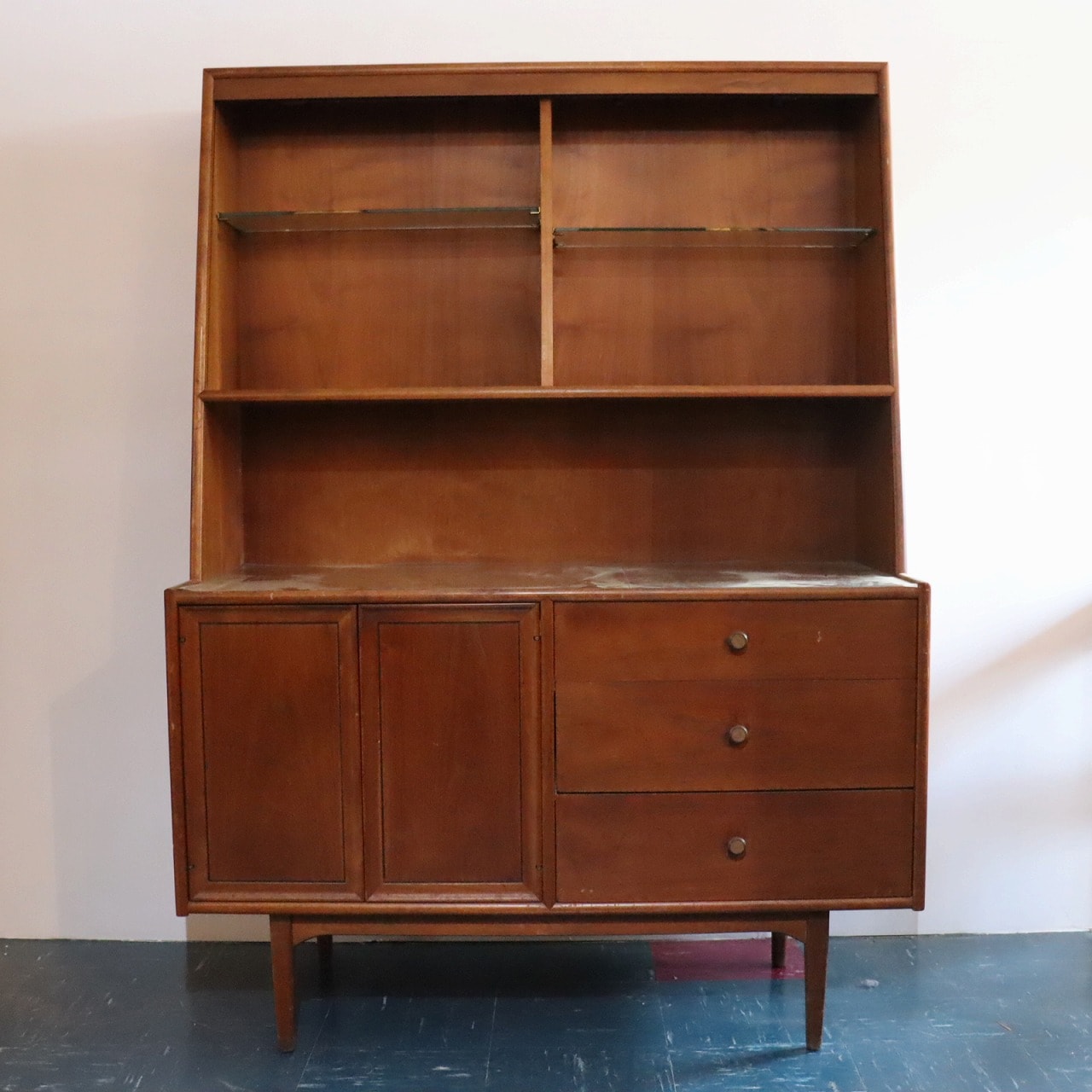 ドレクセル社製カップボード