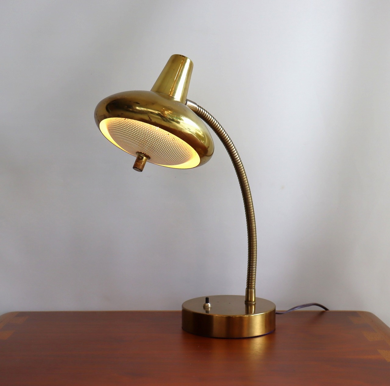 グースネックテーブルランプ