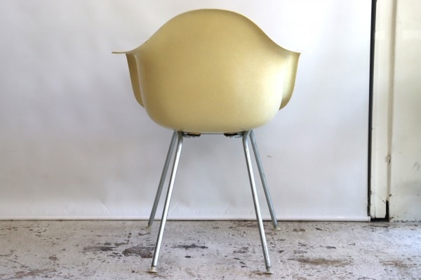 ハーマンミラー社製アームシェルチェア(パーチメントFRP) | イームズ