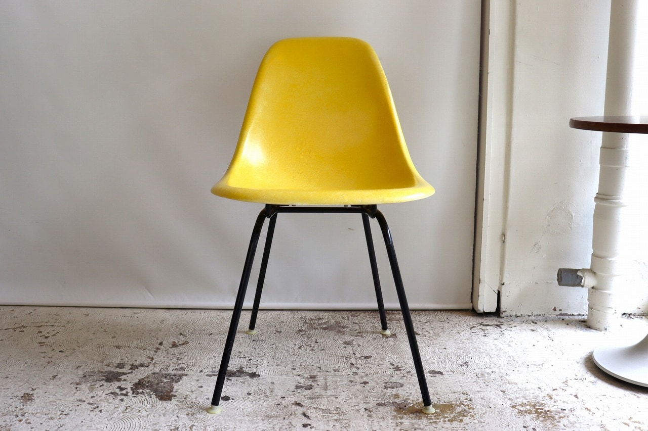 ハーマンミラー社製 イームズサイドシェルチェア 美品 ハーマンミラー社製イームズ サイドシェルチェア(イエローFRP
