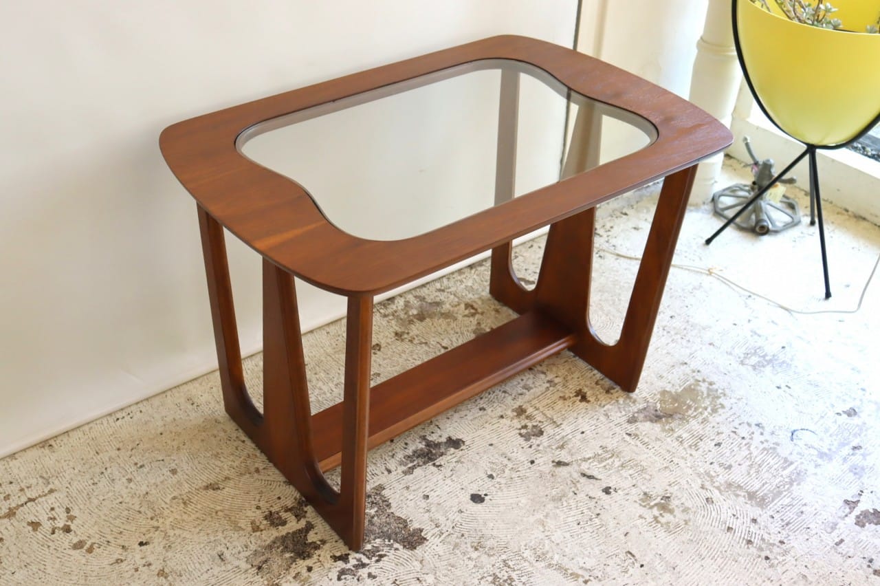 バセットファニチャー製ガラストップテーブル | サイドテーブル