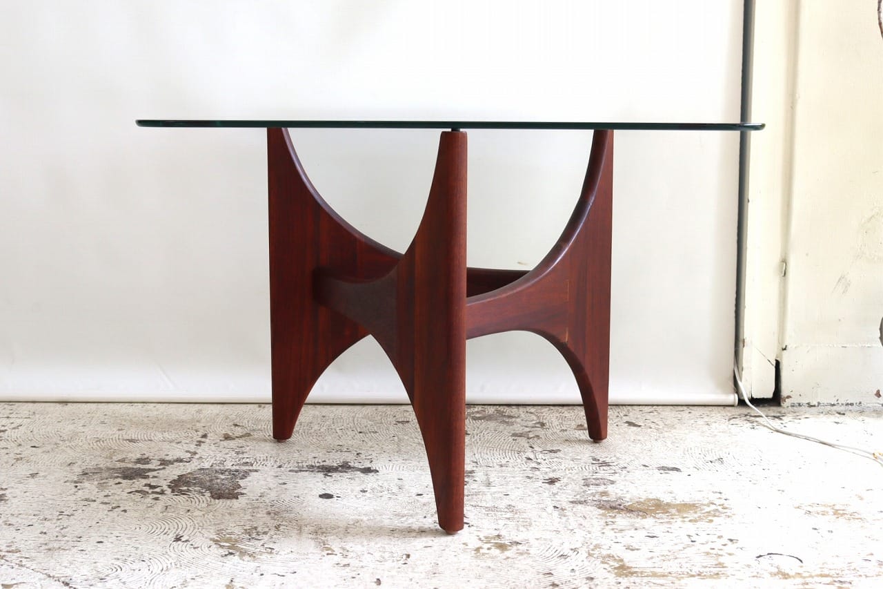 エイドリアン・ピアソール　ガラステーブル