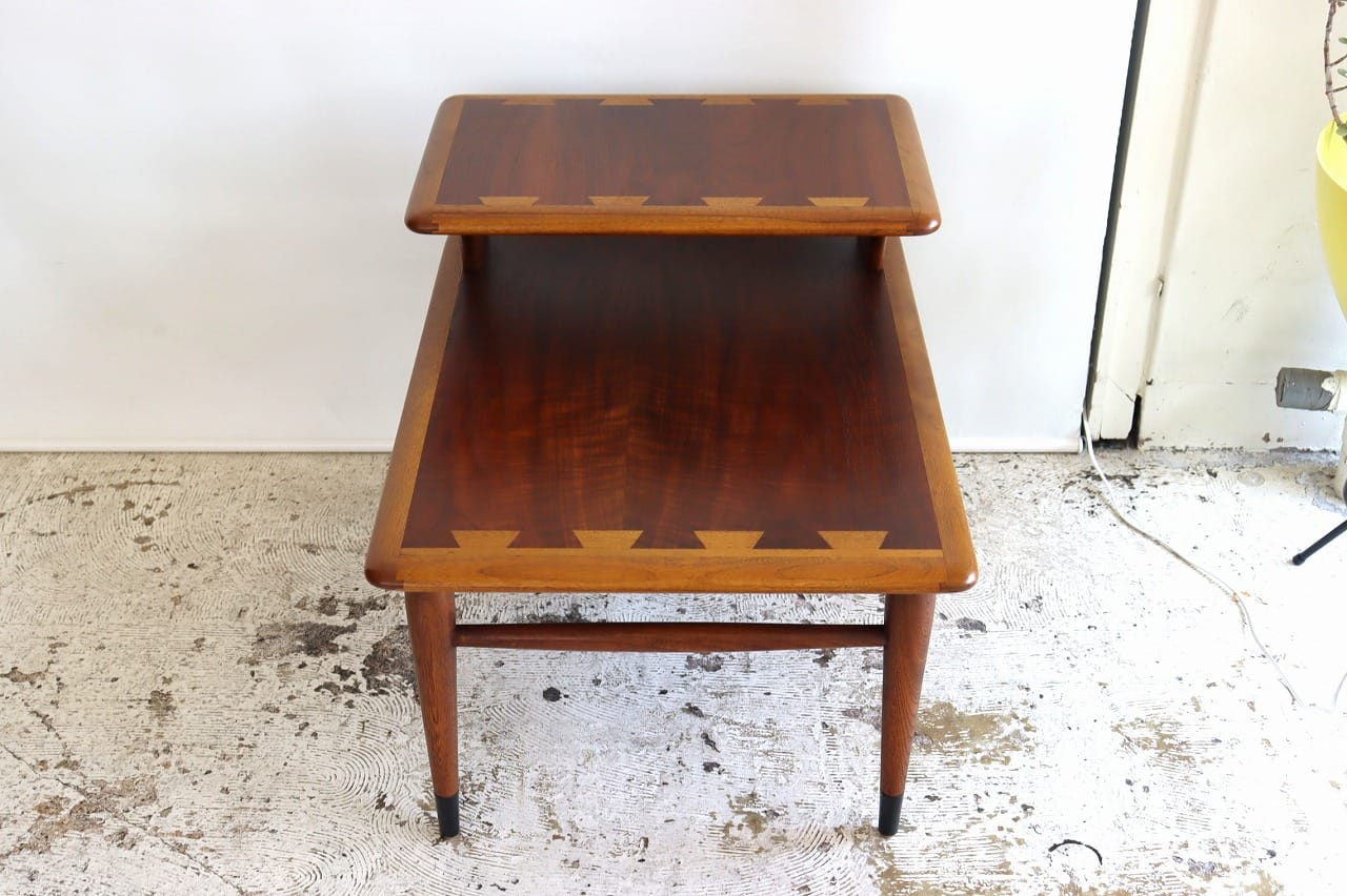 ステップエンドテーブル