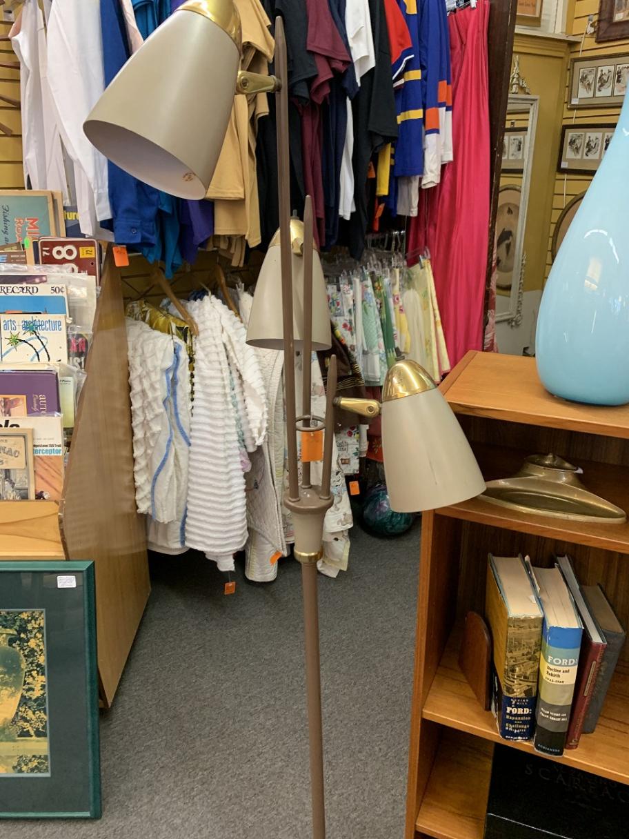 3灯フロアランプ