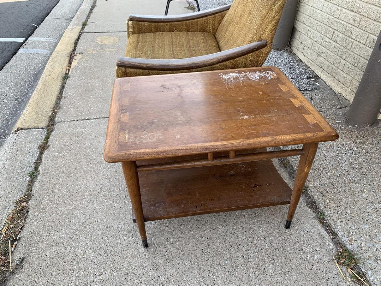 サイドテーブル