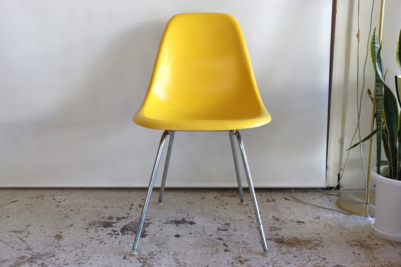 ハーマンミラー社製イームズ サイドシェルチェア(イエローFRP)