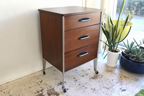 Hill Rom製レイモンド・ローウィ 3段キャビネット | デスク