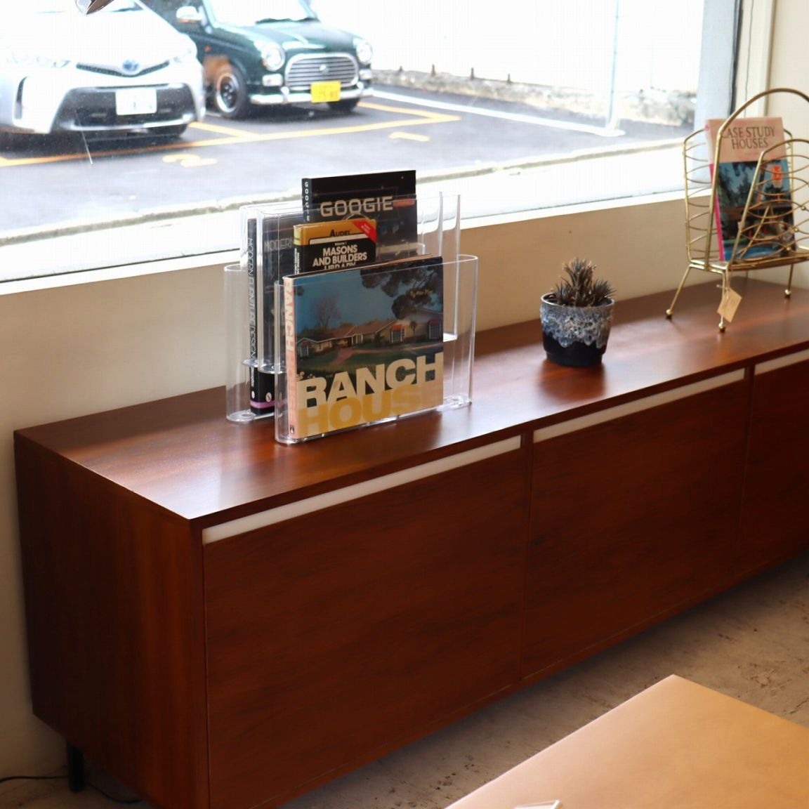 マガジンラック　ポストモダン　ミッドセンチュリー　スペーシー　 kartell マガジンラック ポストモダン ミッドセンチュリー スペーシー kartell