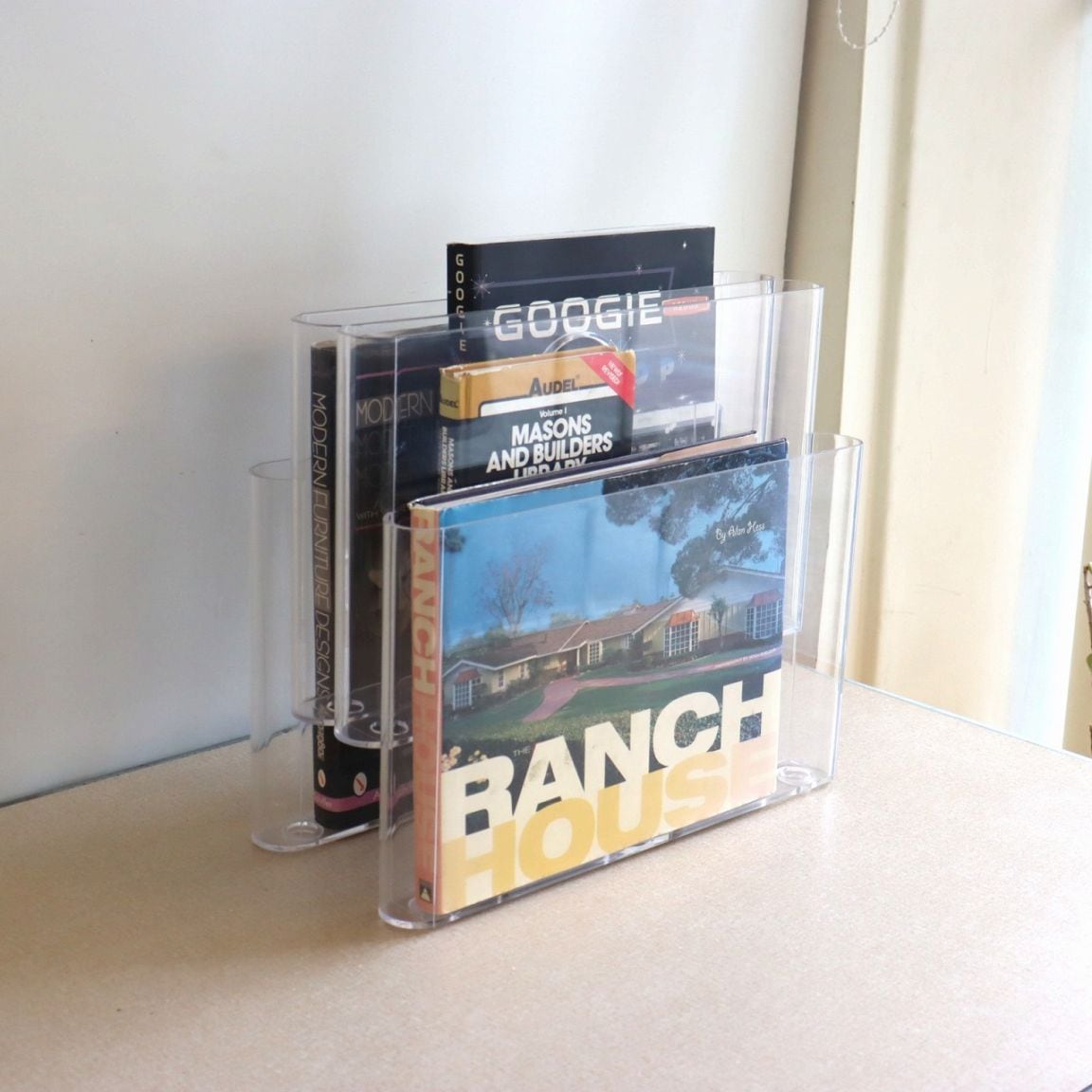 カルテル社製ルーサイトマガジンラック