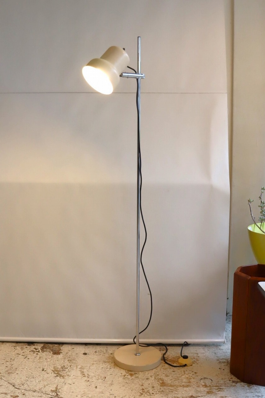 スポットフロアランプ