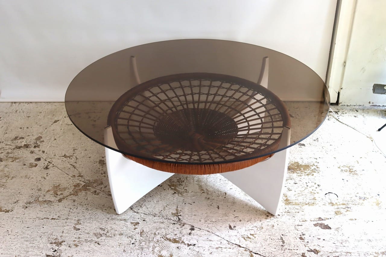 ROKATO製ガラストップコーヒーテーブル