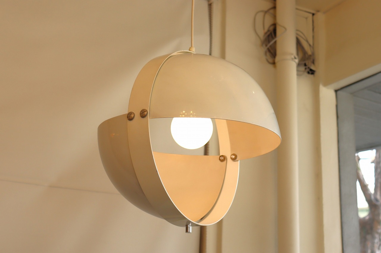 ホワイトグローブペンダントランプ