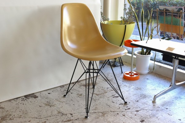 ハーマンミラー社製イームズ サイドシェルチェア(バタースコッチ