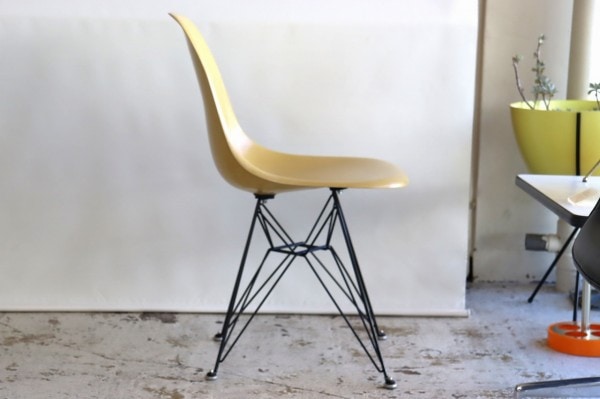 ハーマンミラー社製イームズ サイドシェルチェア(バタースコッチ