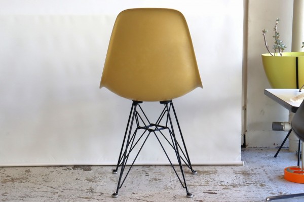 ハーマンミラー社製イームズ サイドシェルチェア(バタースコッチ
