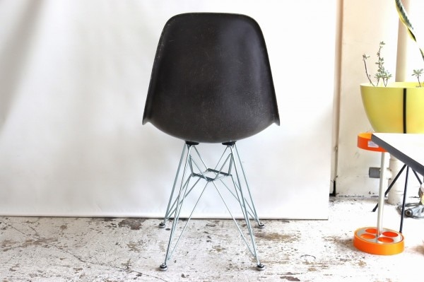 ハーマンミラー社製イームズ サイドシェルチェア(ダークトーンFRP