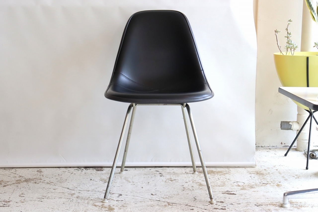 ハーマンミラー社製イームズ サイドシェルチェア ナウガブラック