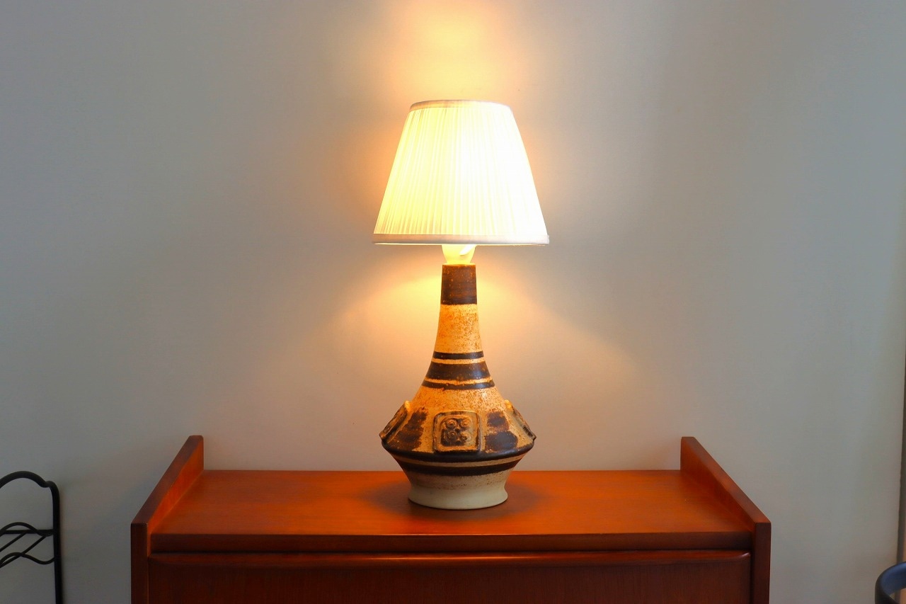 Per Engstrom社製ポタリーテーブルランプ