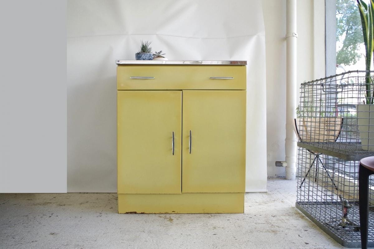 スチールキャビネット