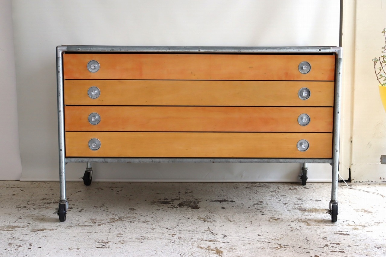 Fleetwood Furniture社製4段キャビネット