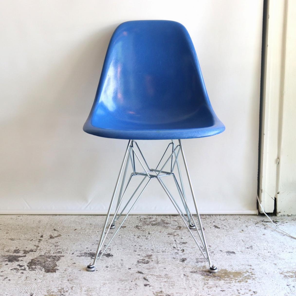 ハーマンミラー社製イームズサイドシェルチェア(ウルトラマリンブルーFRP)