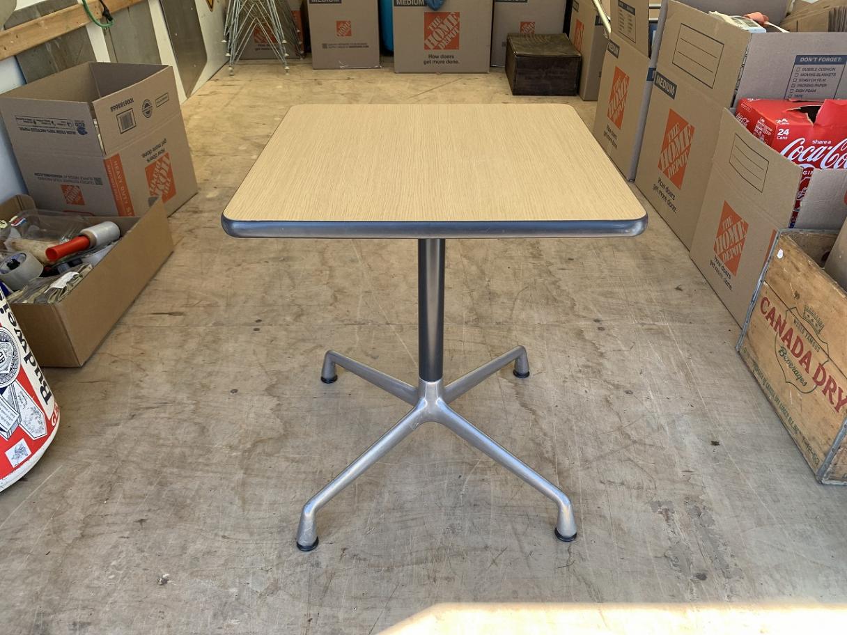 イームズ　サイドテーブル