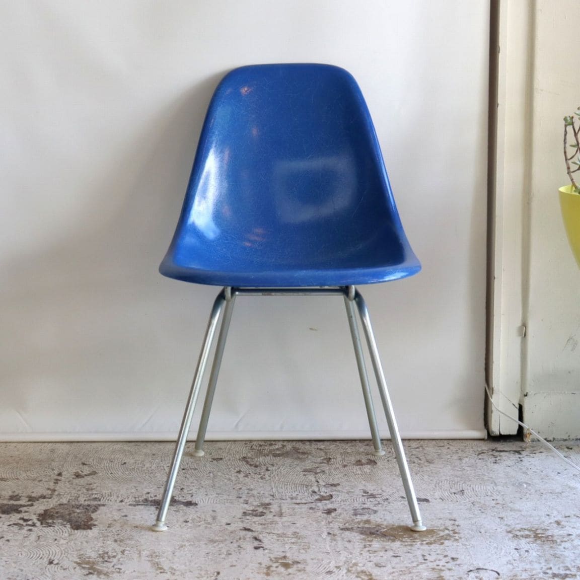 ハーマンミラー社製イームズサイドシェルチェア(ウルトラマリンブルーFRP)