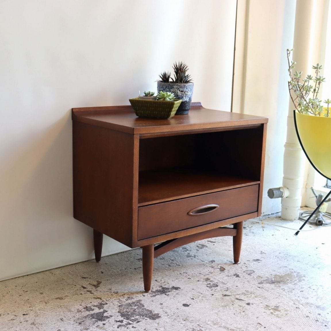 ブロイヒル社製ナイトスタンド