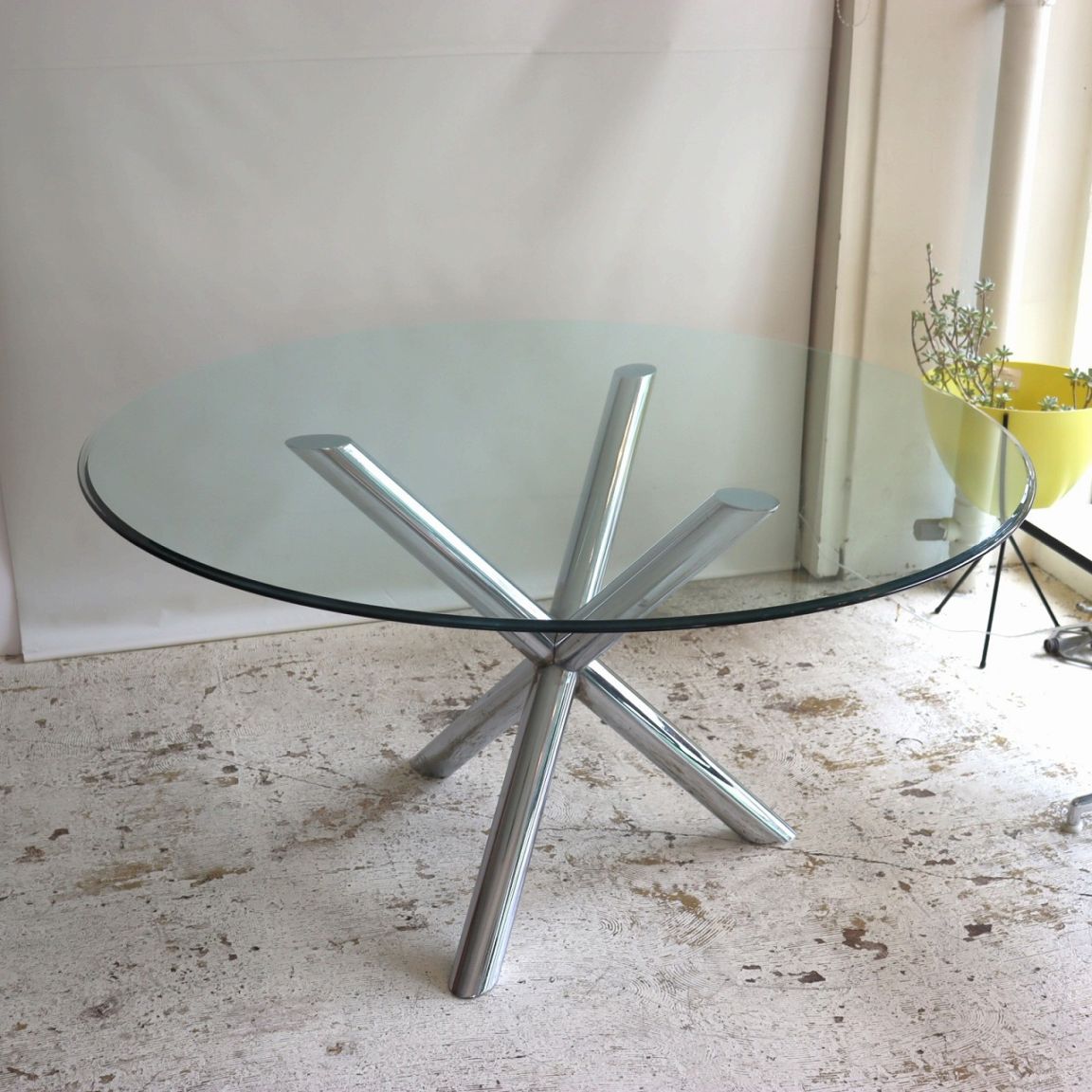 ガラスラウンドダイニングテーブル