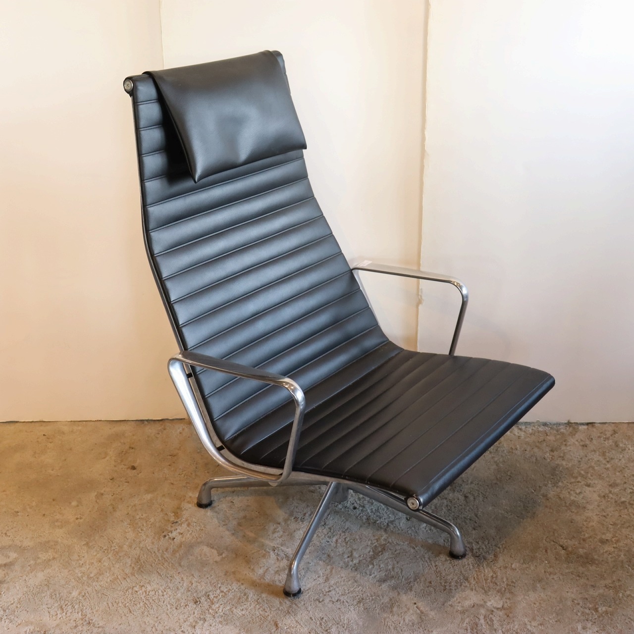 イームズアルミナムラウンジチェア