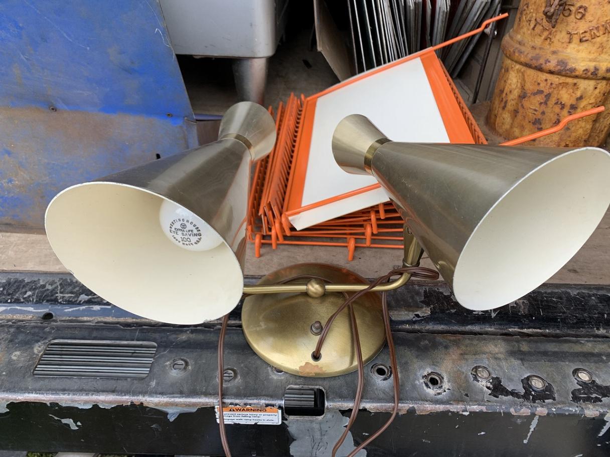 2灯ブラケットランプ