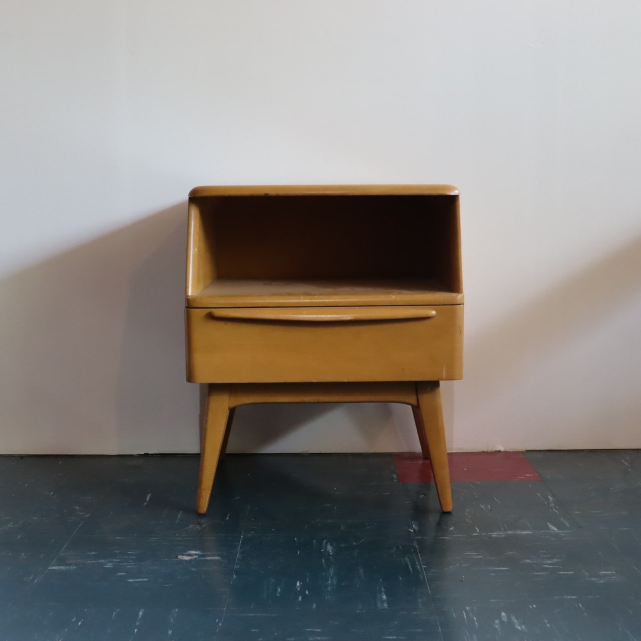 ヘイウッド　ナイトスタンド