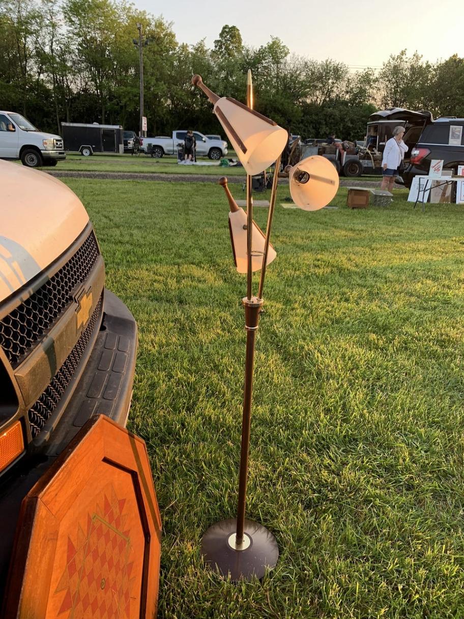 3灯フロアランプ