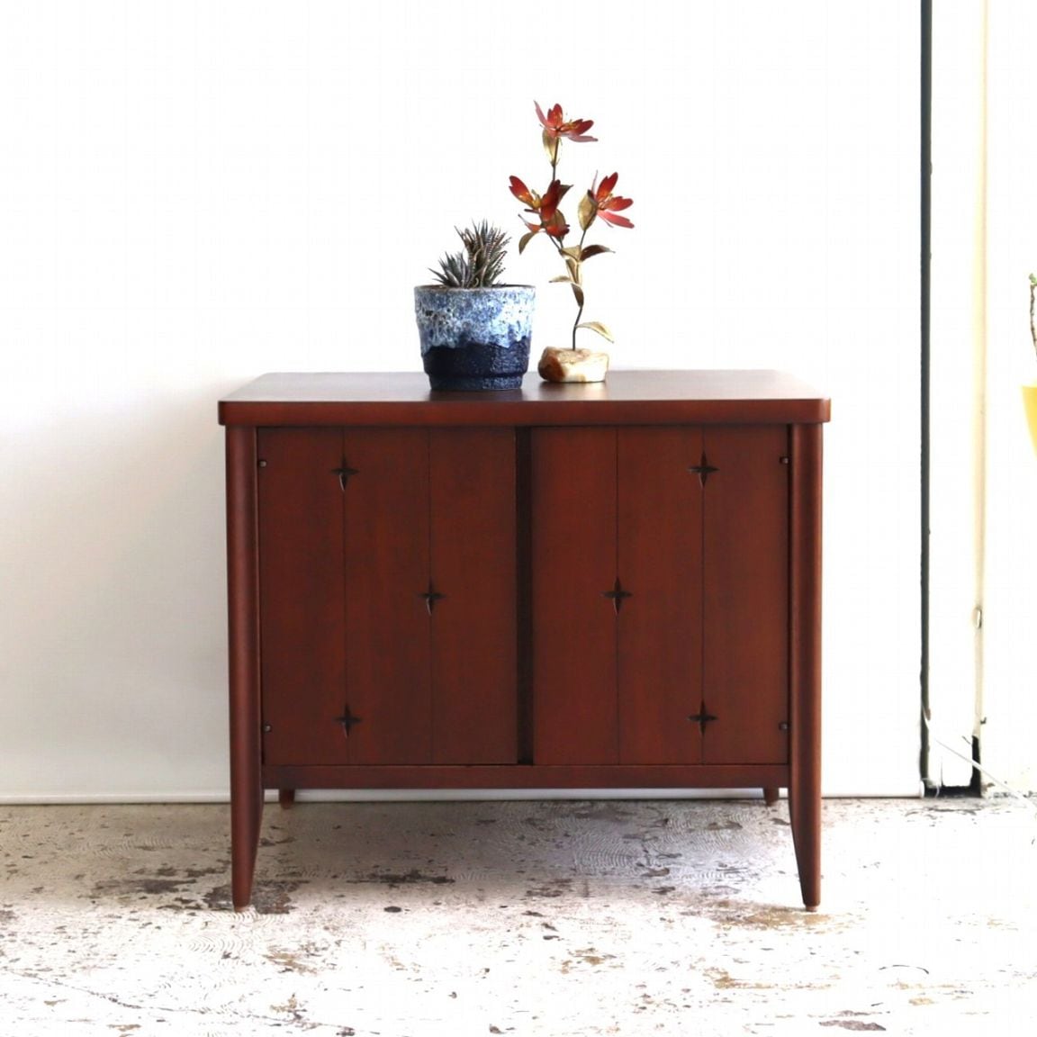 ブロイヒル社製ナイトスタンド