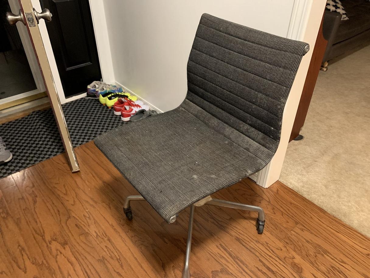 イームズアルミナムチェア