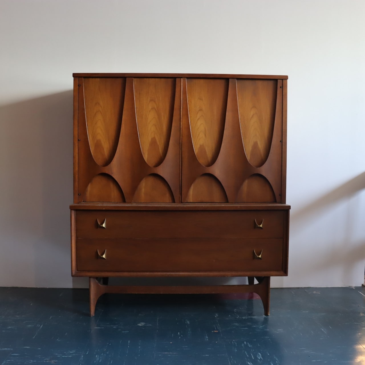 ブロイヒル製ブラジリア　ドアチェスト