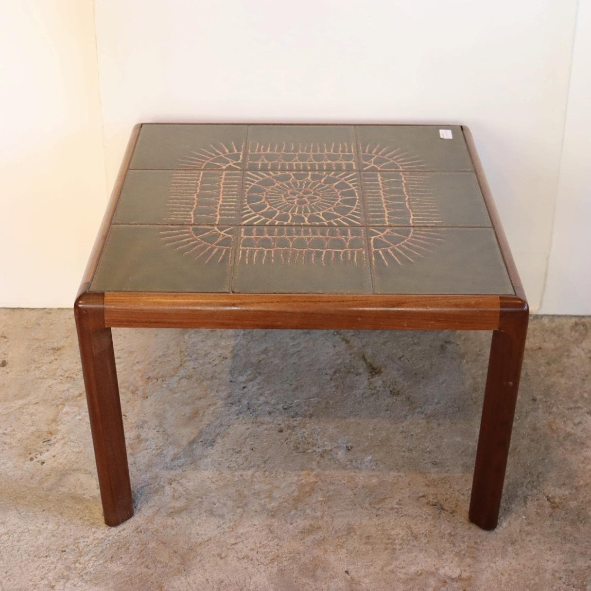 タイルトップサイドテーブル