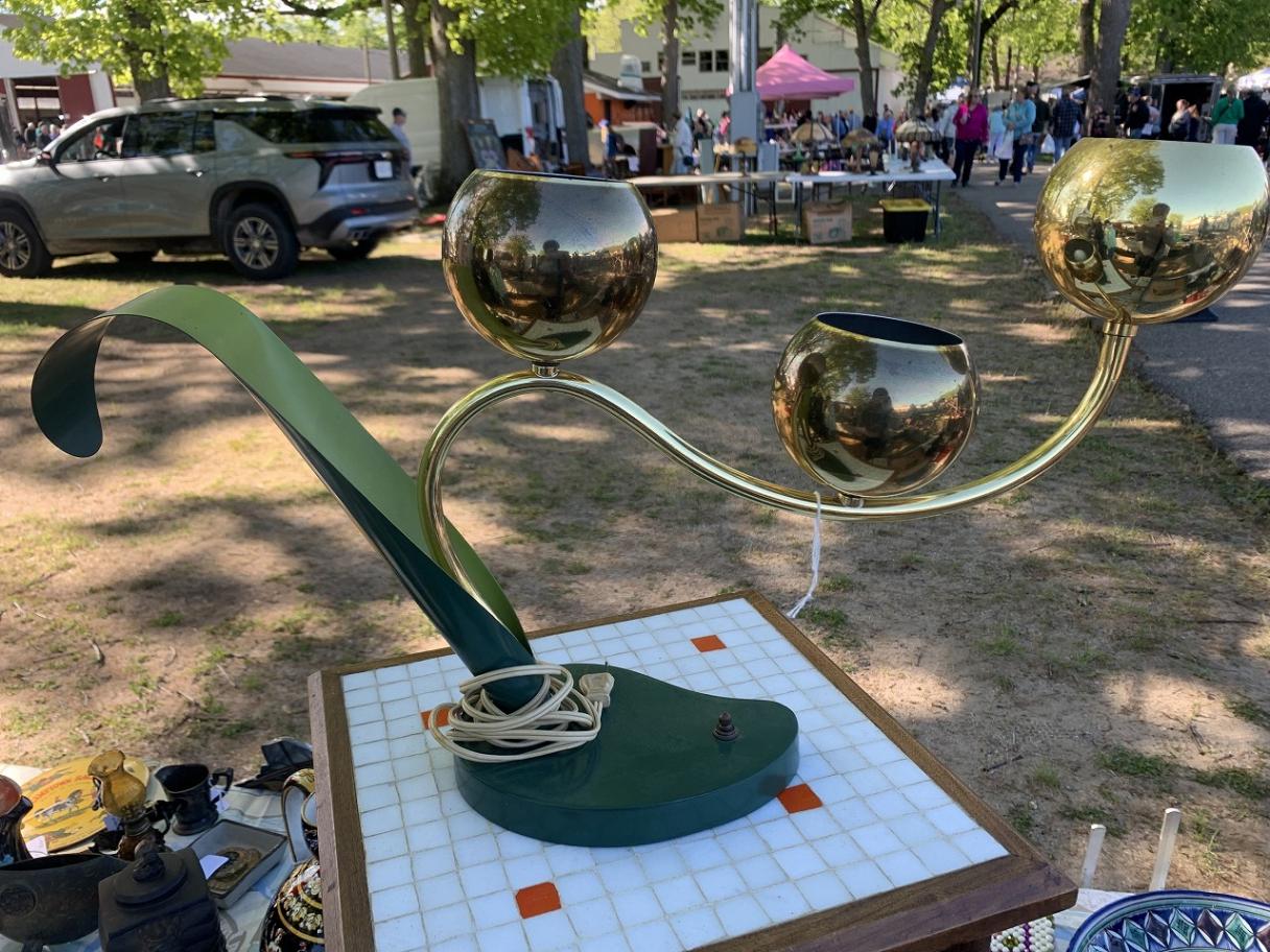 3灯テーブルランプ