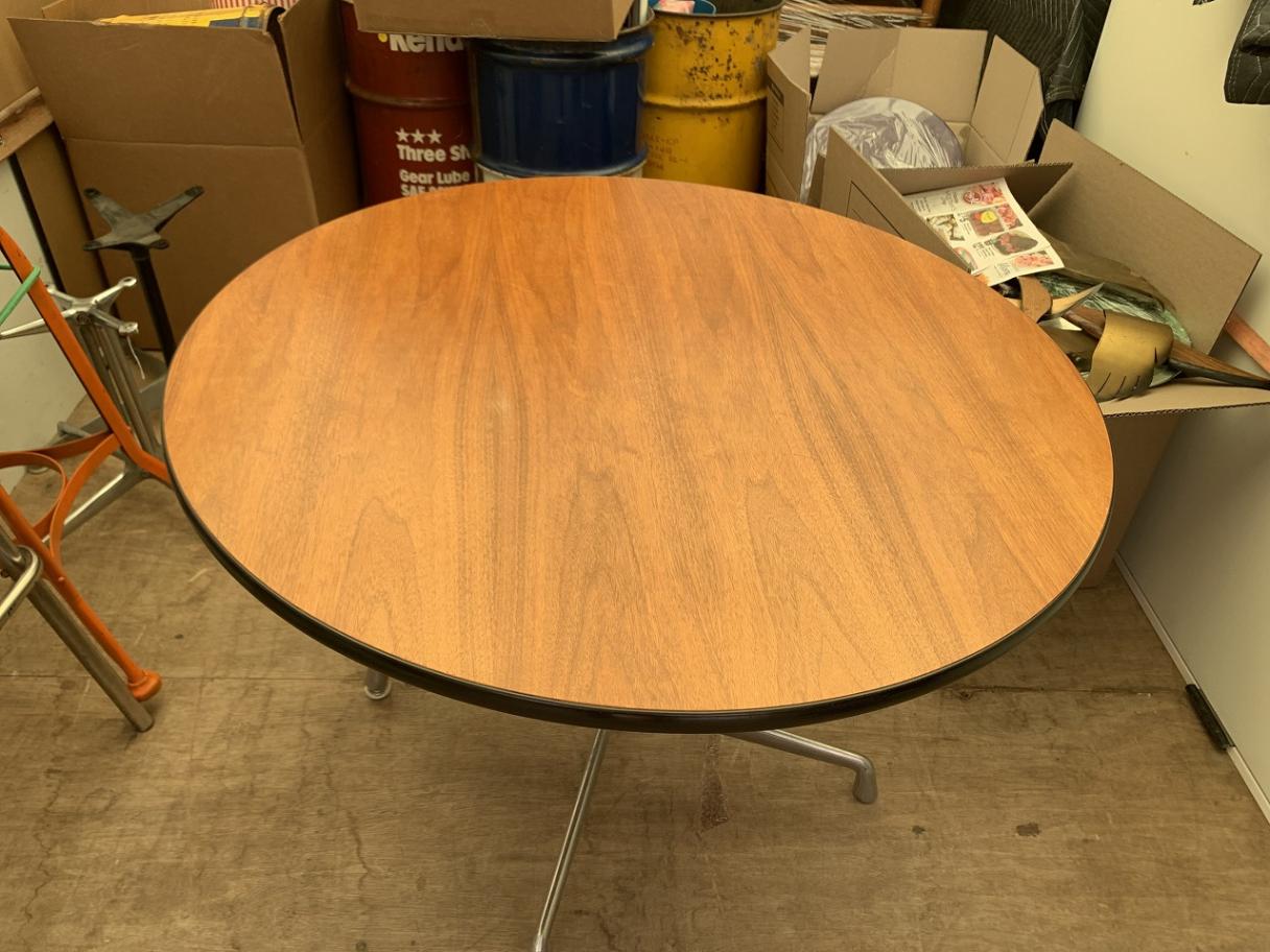 ハーマンミラーラウンドテーブル　ウォールナット突板Φ125