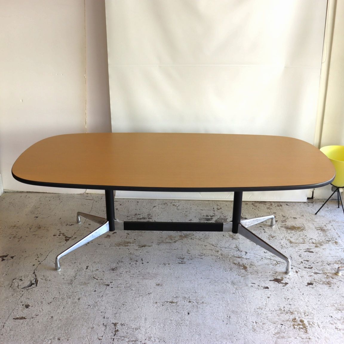 ハーマンミラー社製セグメンテッドテーブル（オーク調メラミン2100）