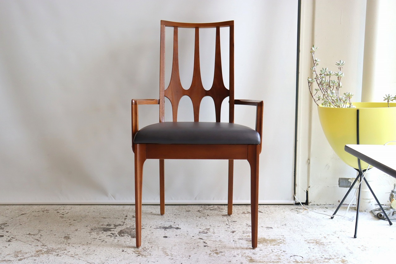 ブロイヒル社製ダイニングアームチェア