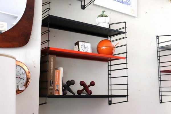 TOMADO社製ウォールシェルフ(ブラック・オレンジ・ブラック