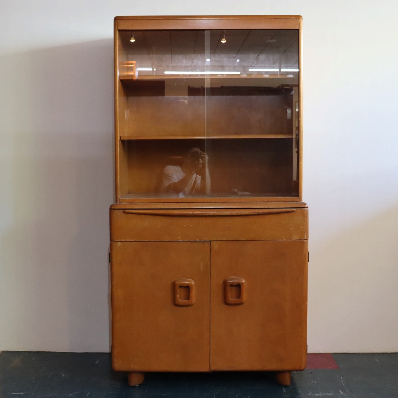 ヘイウッドウェイクフィールド社製カップボード