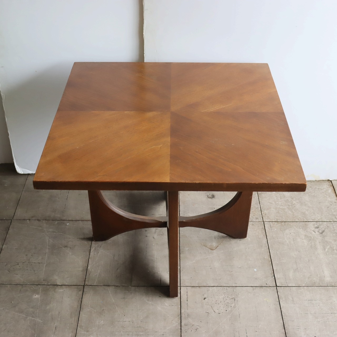 ブロイヒルサイドテーブル